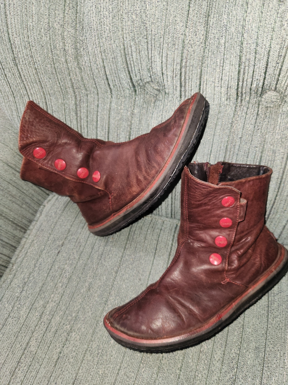 🍉Camper Redish Brown Leather Ankle Boots with Red Button Accents